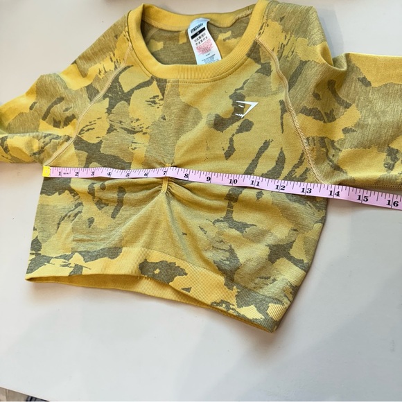 Gymshark Adapt Camo Seamless Long Sleeve Crop Top Medium Stretch Gym Workout - Picture 10 of 13
